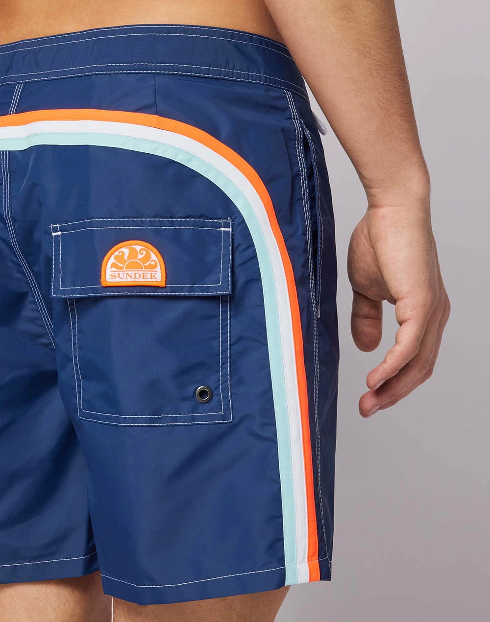 Sundek COSTUME DA BAGNO LUNGHEZZA MEDIA VITA FISSA ICONIC TAFFETA - immagine 3