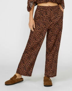 Sundek PANTALONI IN COTONE MUSLIN CON STAMPA LEOPARDATA